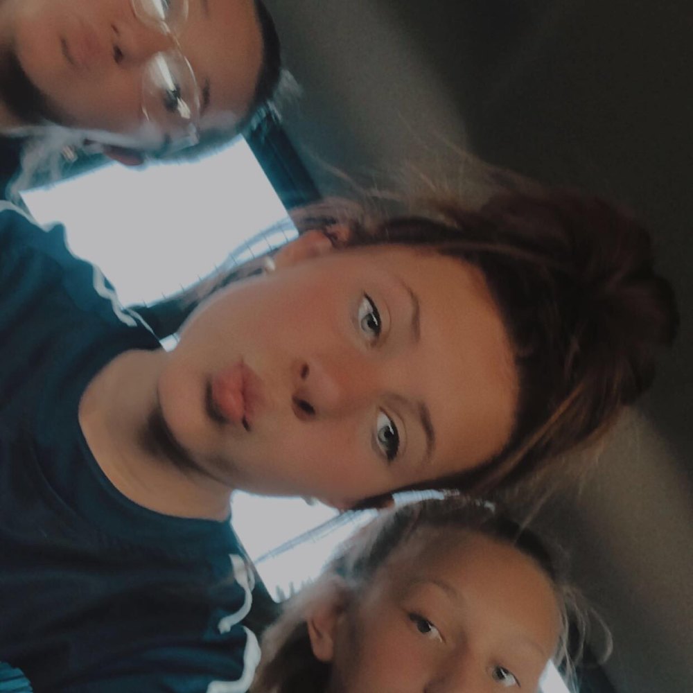 Meet your Posher, Hallie